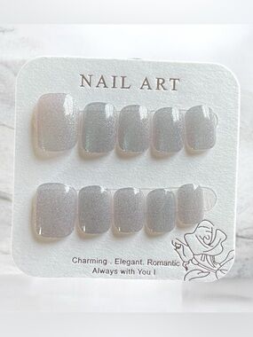 Shimmery Light Gray Press-On Nail Set